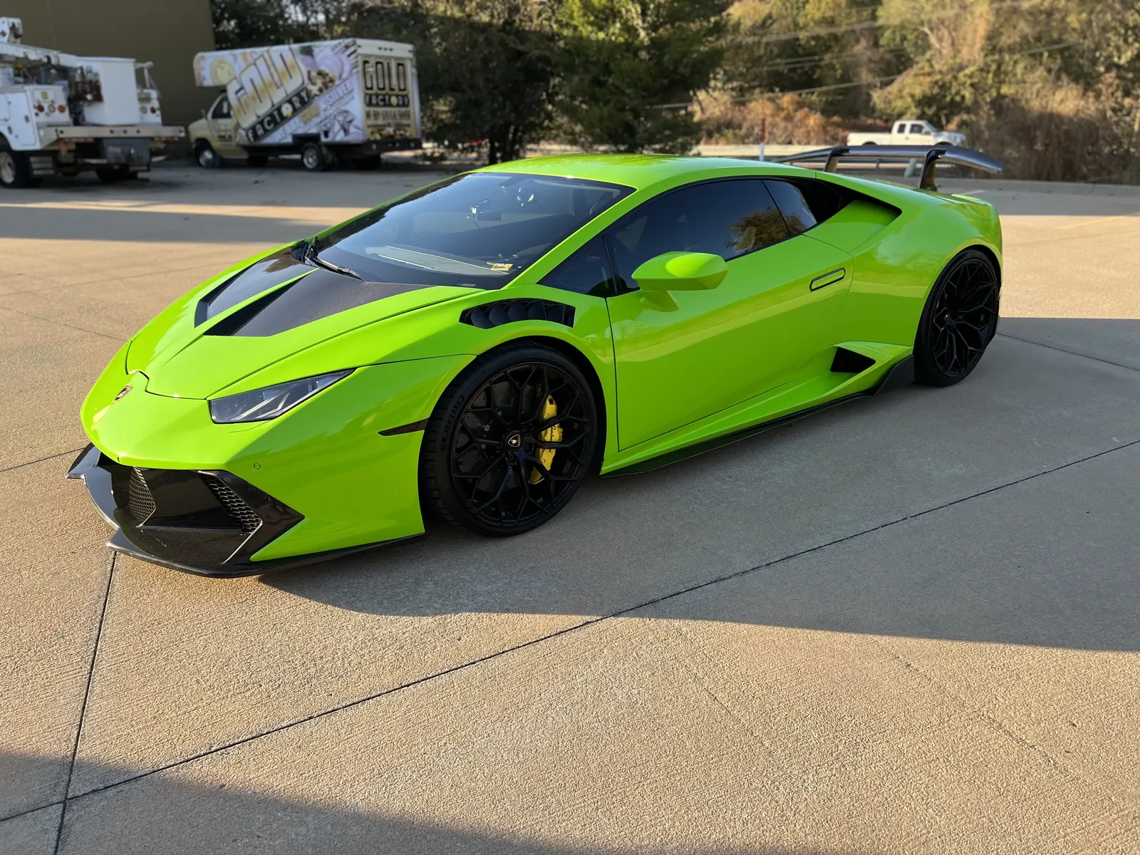 Gloss lime, front detail — Lamborghini Huracán